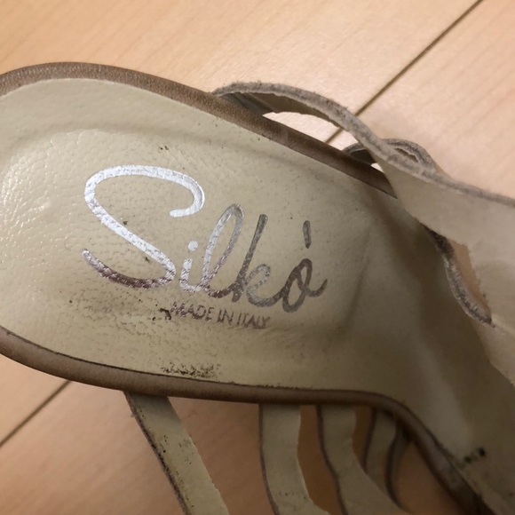 Italian Leather Heels - Picture 2 of 4